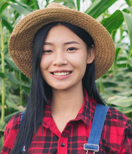happy-farmer-in-the-corn-field-PWW4LKQ-1.jpg